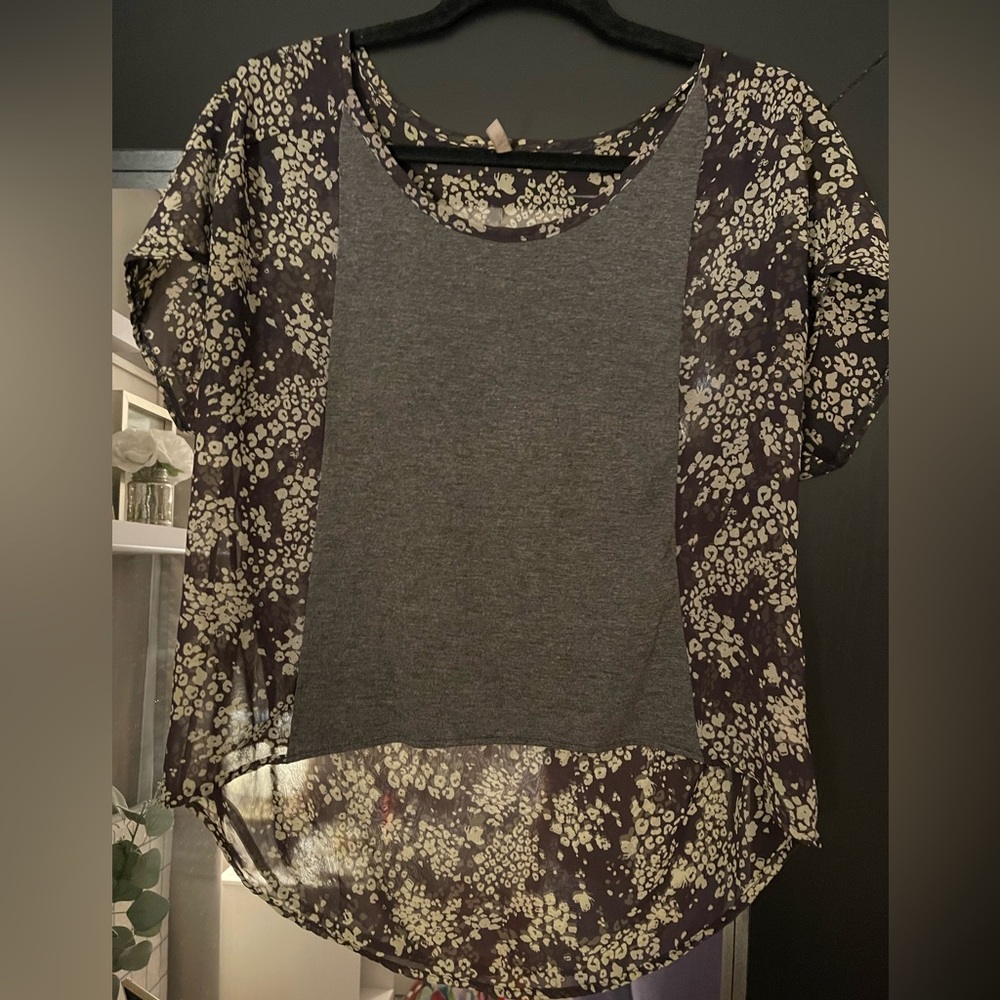 Vintage, patterned tshirt!